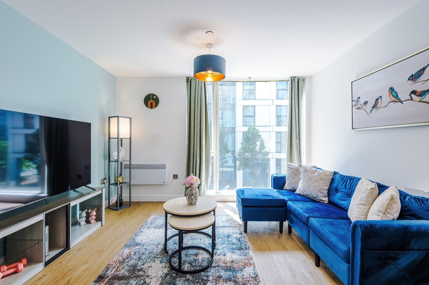 2 Bed Flat, Dyche St, M4 photo 2