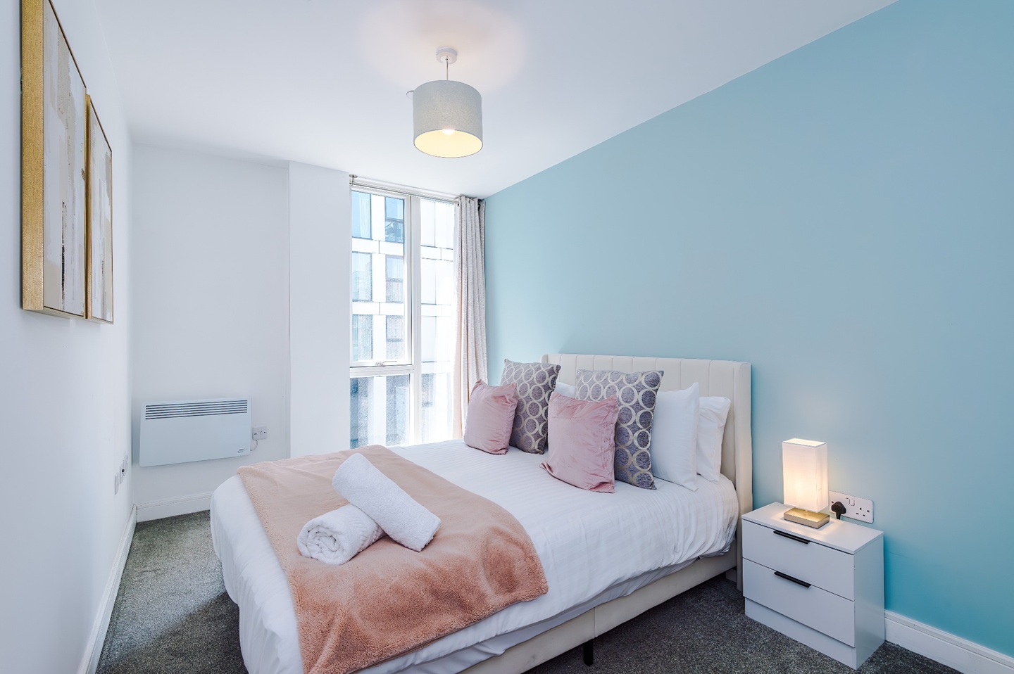 2 Bed Flat, Dyche St, M4 photo 3