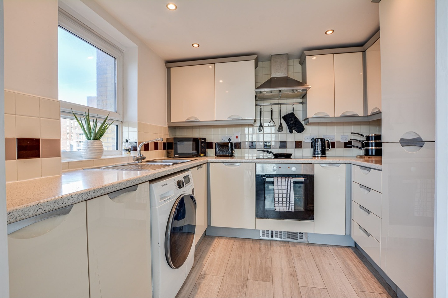 2 Bed Flat, Middlewood St, M5 photo 5
