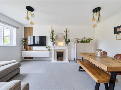 2 Bed Flat, Talfourd Way, RH1