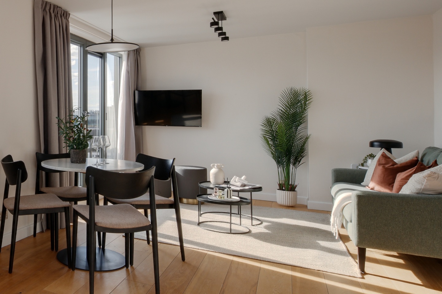 2 Bed Flat, London, W1T photo 3