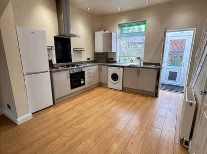 2 Bed Terraced House, Park Lane, OL8