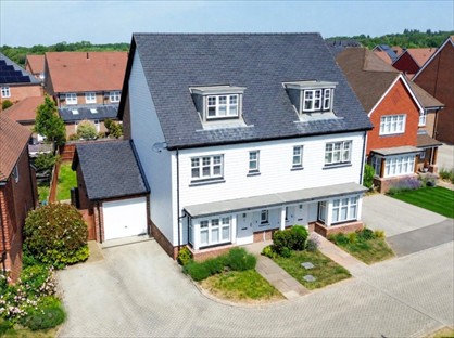 3 Bed Semi-Detached House, Kestrel Walk, GU51