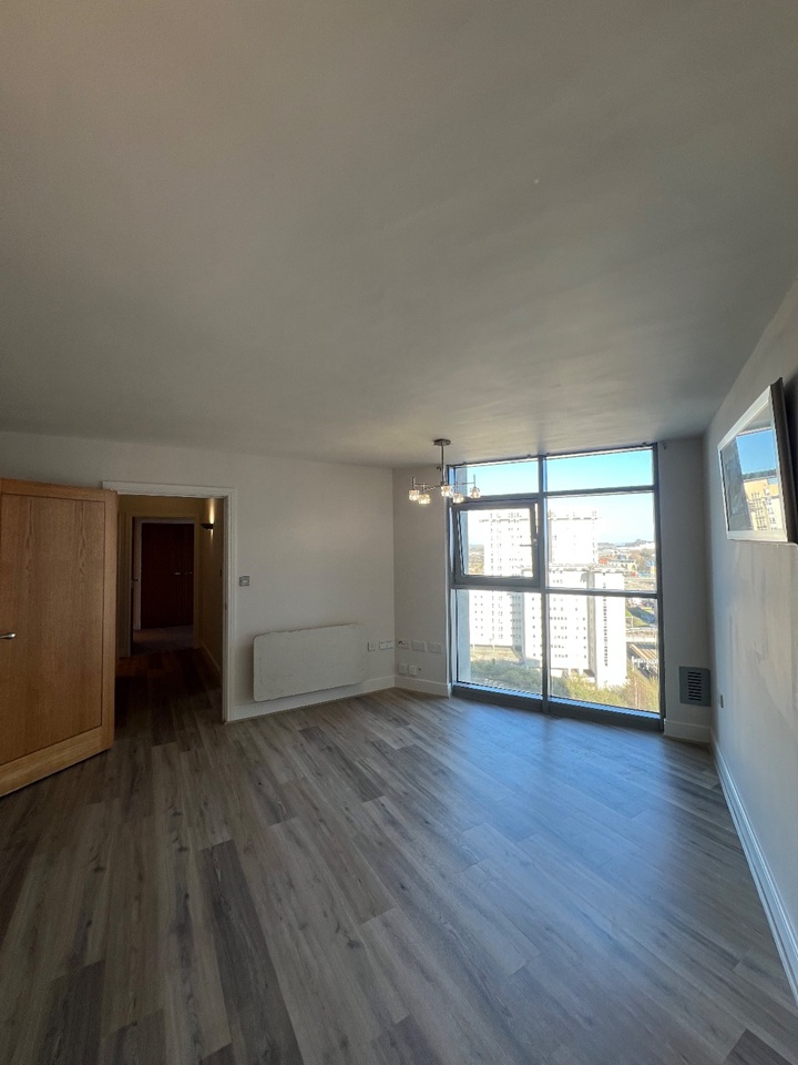 2 Bed Flat, Altolusso, CF10