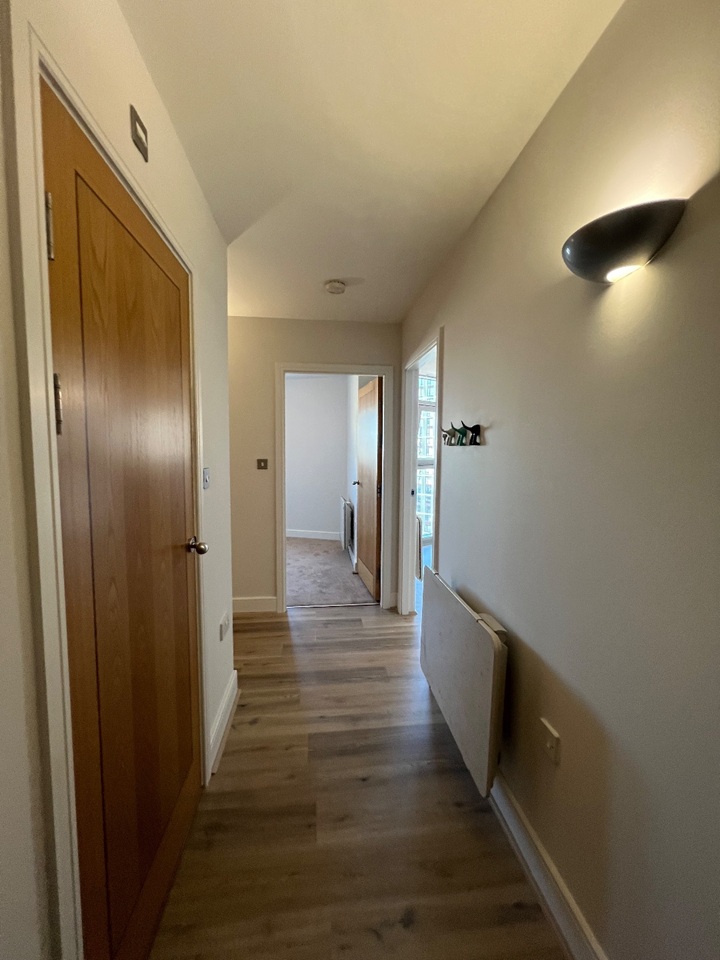 2 Bed Flat, Altolusso, CF10 photo 3