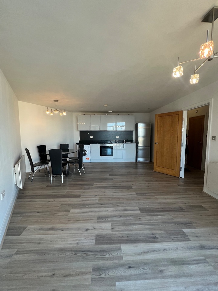 2 Bed Flat, Altolusso, CF10 photo 4