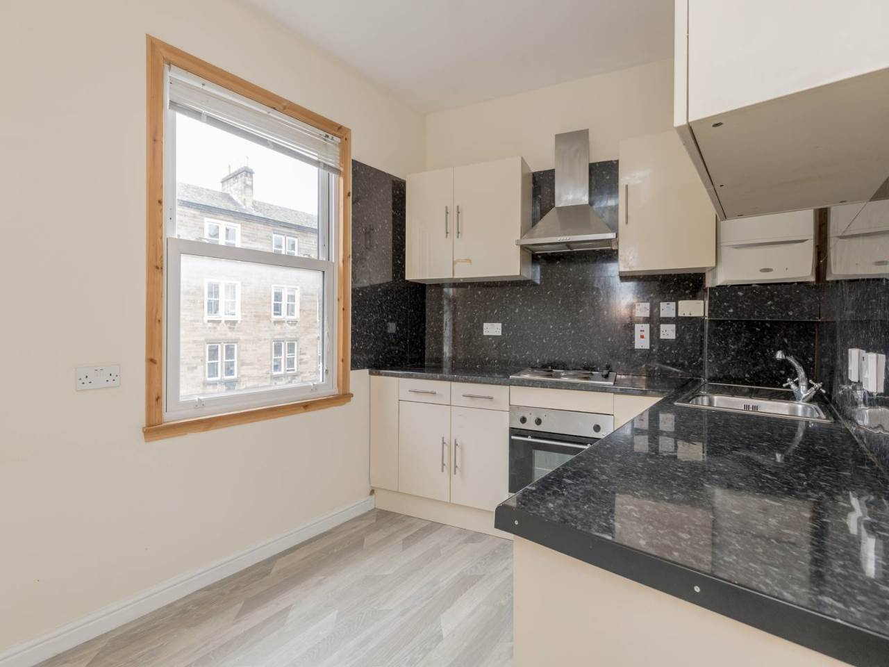 4 Bed Flat, Edinburgh, EH8