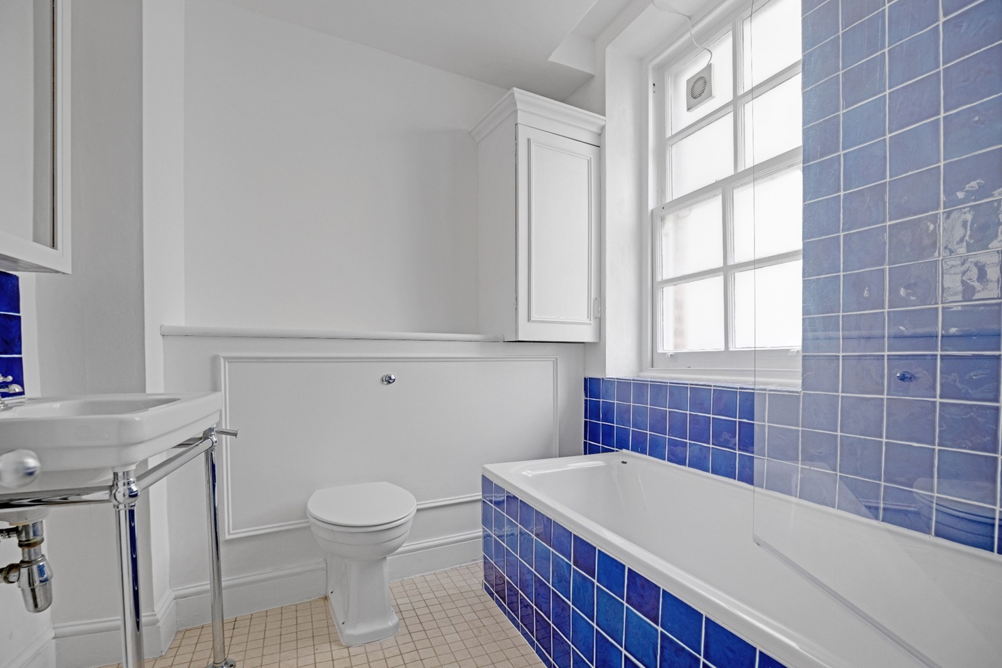 1 Bed Flat, Bernard Mansions, WC1N photo 4