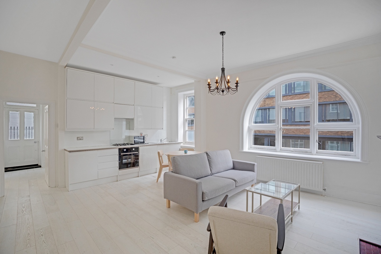 1 Bed Flat, Bernard Mansions, WC1N photo 2