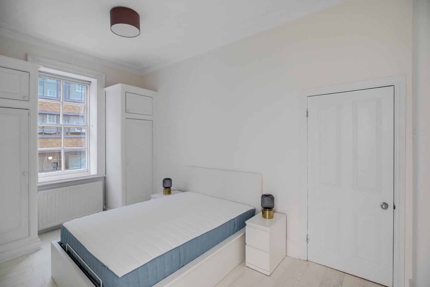 1 Bed Flat, Bernard Mansions, WC1N photo 3