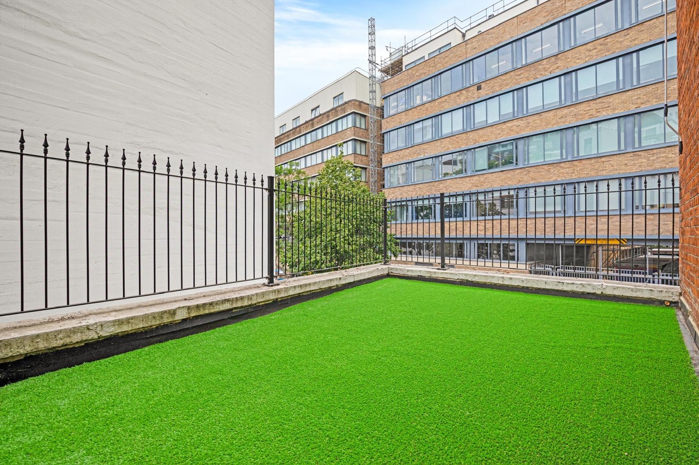 1 Bed Flat, Bernard Mansions, WC1N photo 5