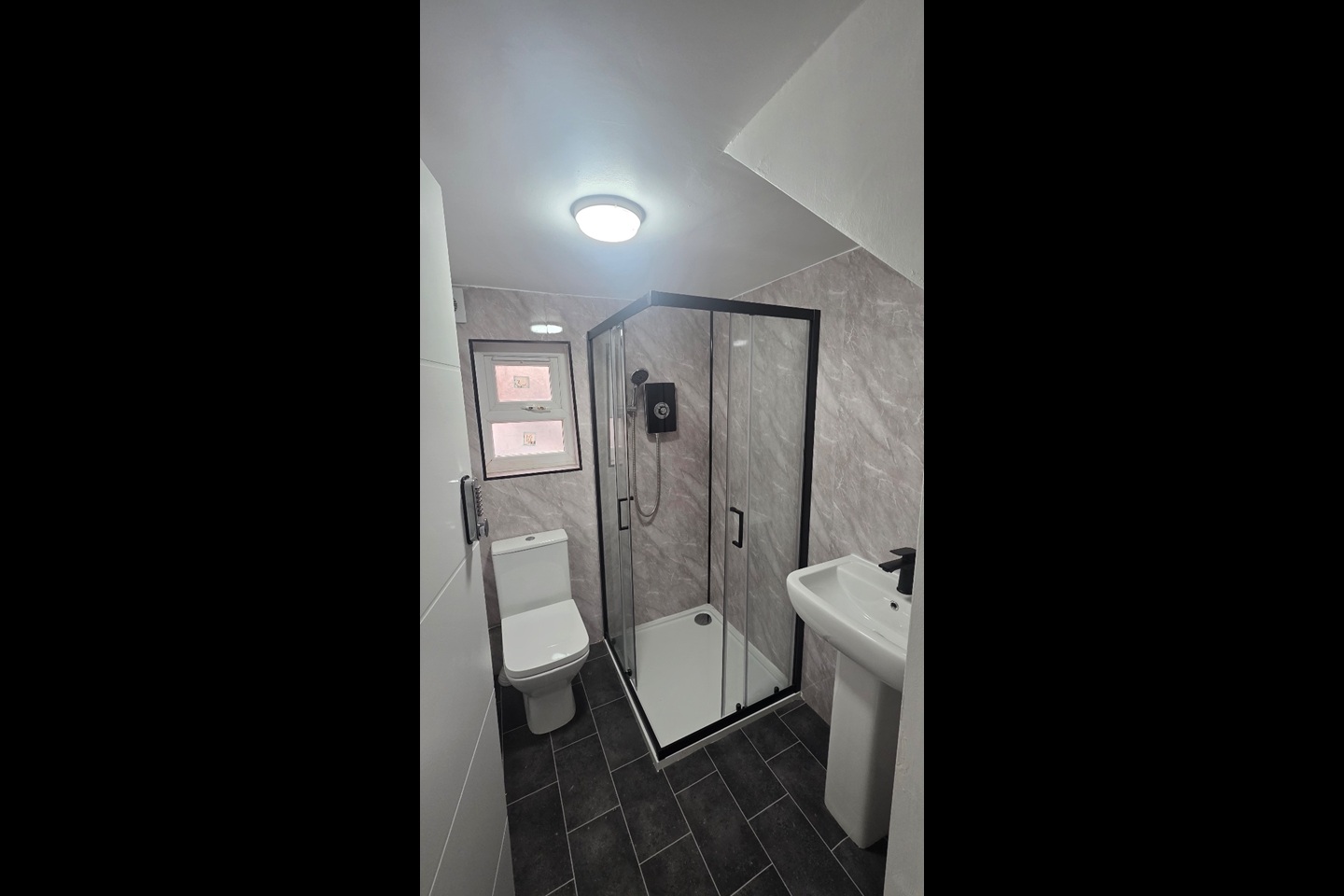 1 Bed Flat, All Bills Incuded, B66 photo 2