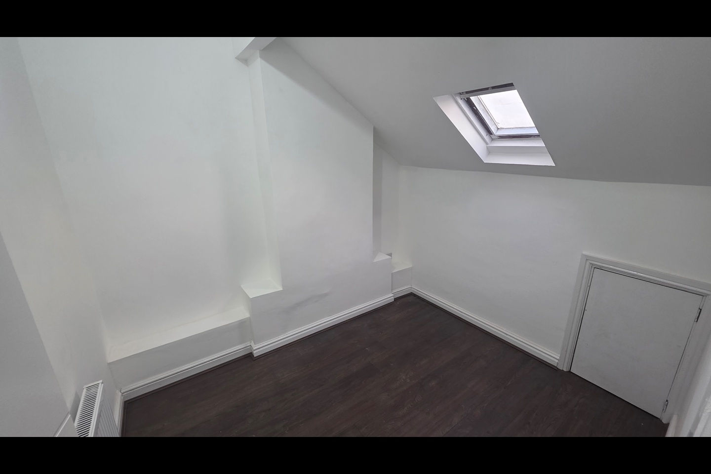 1 Bed Flat, All Bills Incuded, B66 photo 5