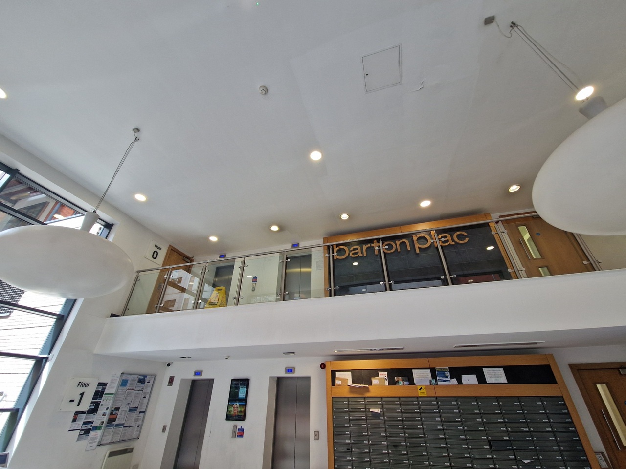 2 Bed Flat, Barton Place, M4 photo 2