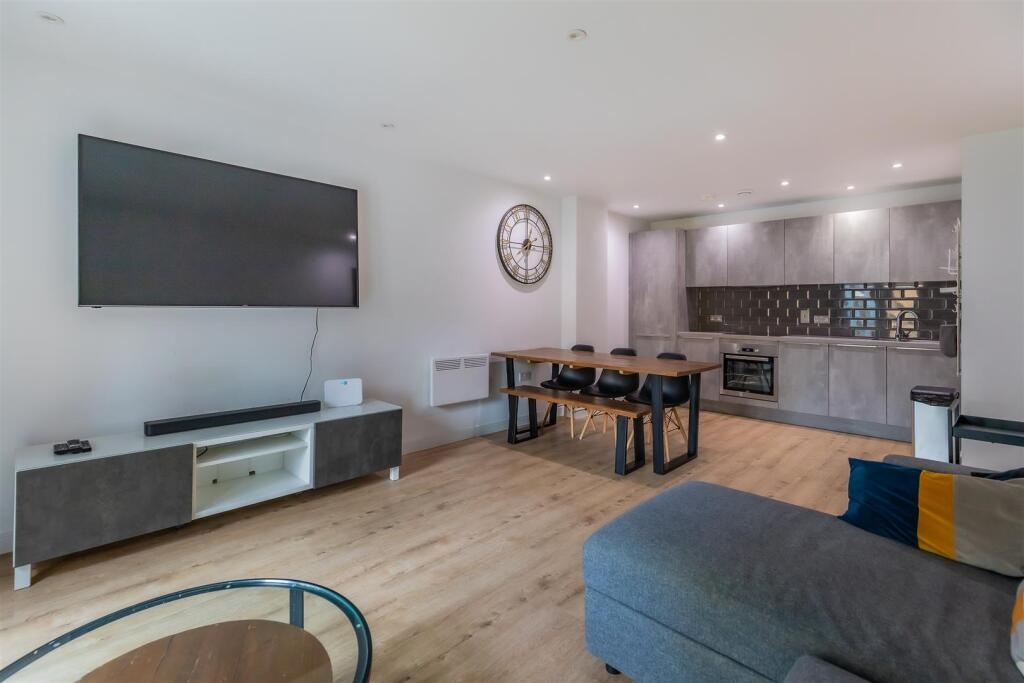 1 Bed Flat, Brickworks, CF10