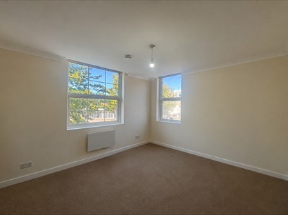 2 Bed Flat, Benhill Avenue, SM1