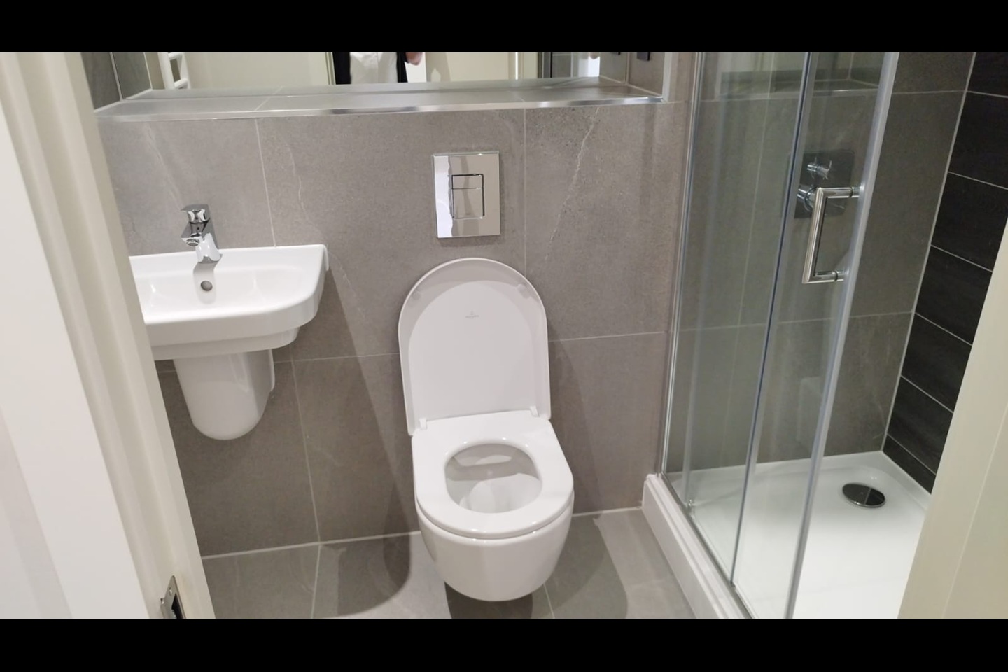 2 Bed Flat, Spinners Way, M15 photo 3