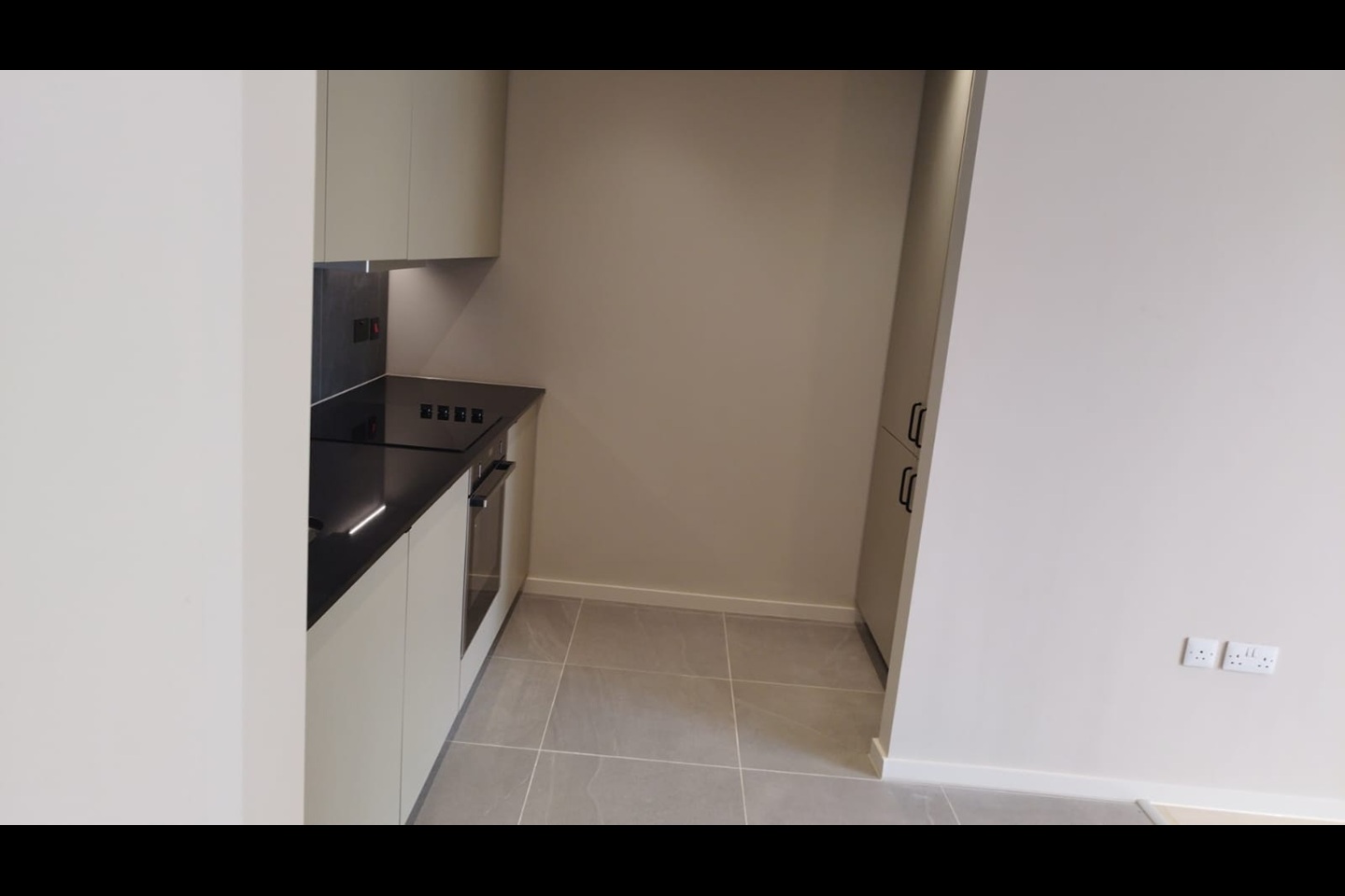 2 Bed Flat, Spinners Way, M15 photo 2
