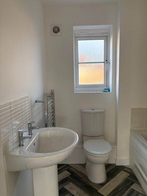 2 Bed Flat, Vauxhall Road, L5 photo 3
