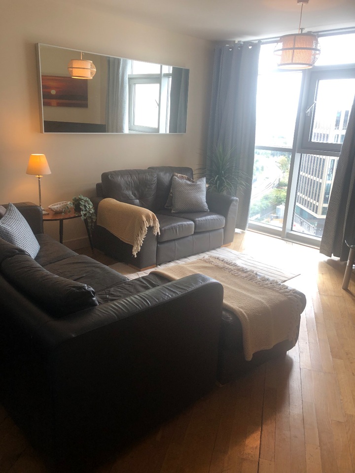 2 Bed Flat, Altolusso, CF10 photo 2