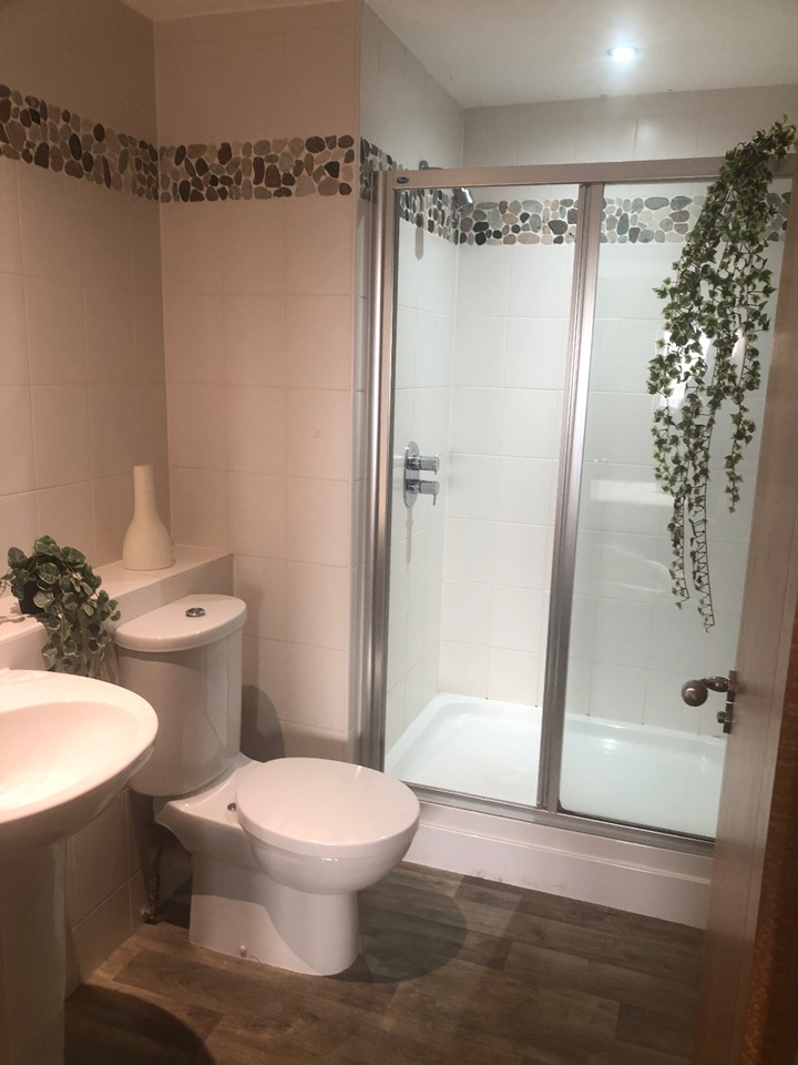 2 Bed Flat, Altolusso, CF10 photo 5