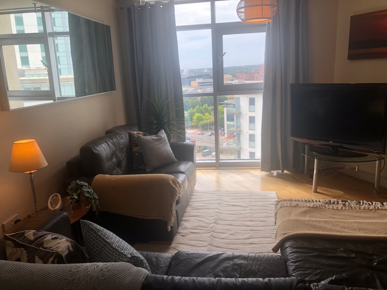 2 Bed Flat, Altolusso, CF10 photo 3