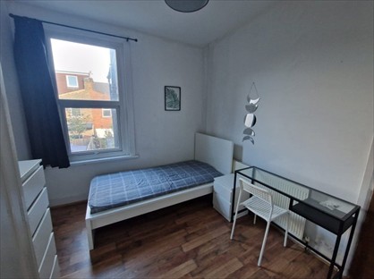 Room in a Shared House, Clinton Road, N15