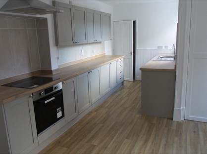 3 Bed Semi-Detached House, High St, LN1