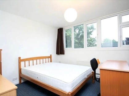 5 Bed Semi-Detached House, Barchester Close, UB8