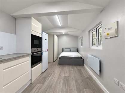 Studio Flat, Plumer Road, HP11