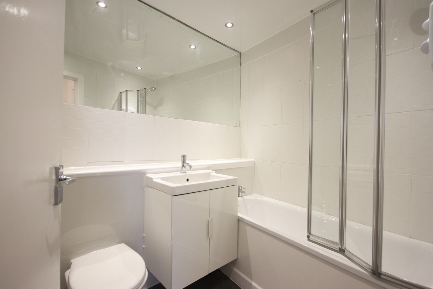 2 Bed Flat, Home St, EH3 photo 2