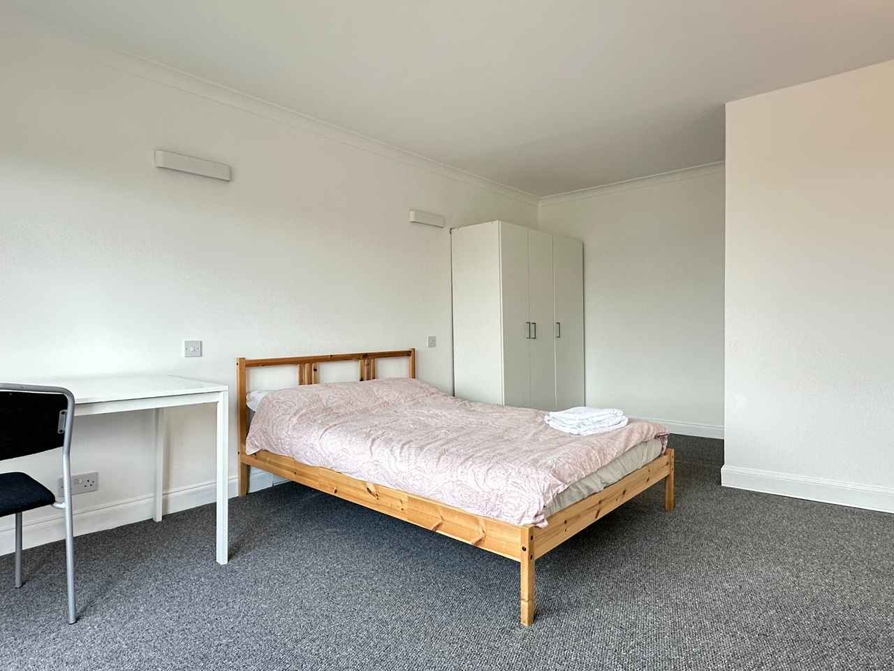 2 Bed Flat, Oxgangs Crescent, EH13 photo 4