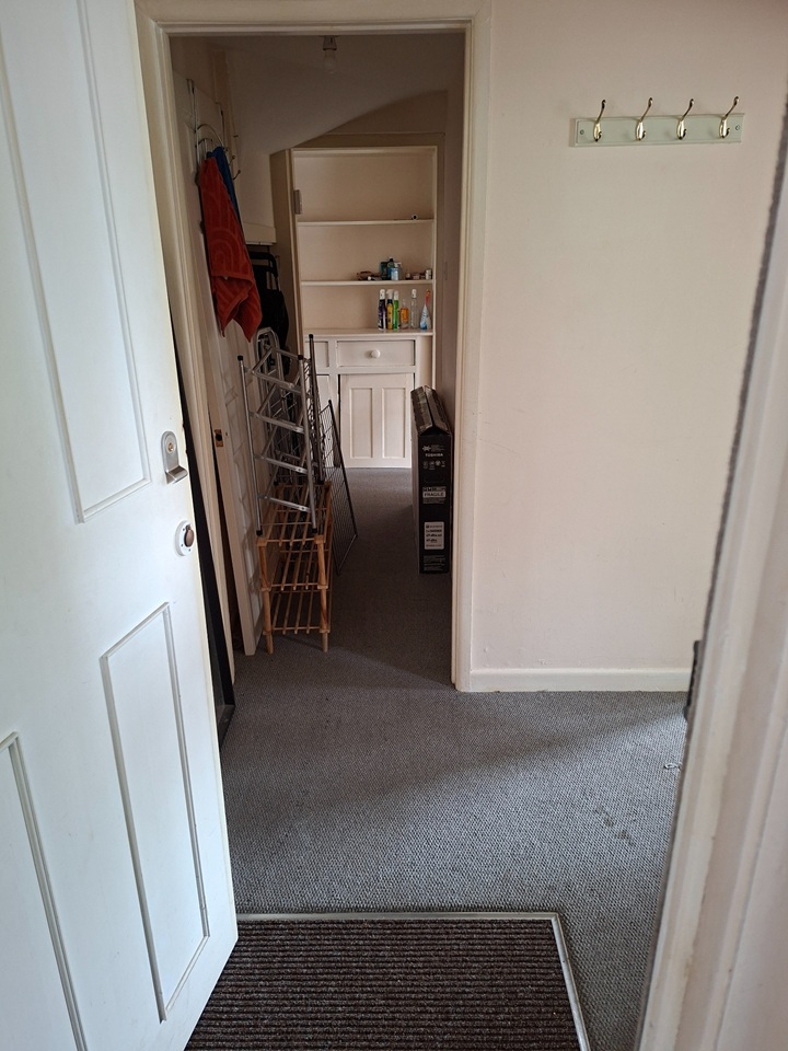2 Bed Flat, Cotham Grove, BS6 photo 3