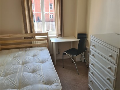 Room in a Shared House, Dragon Road, AL10