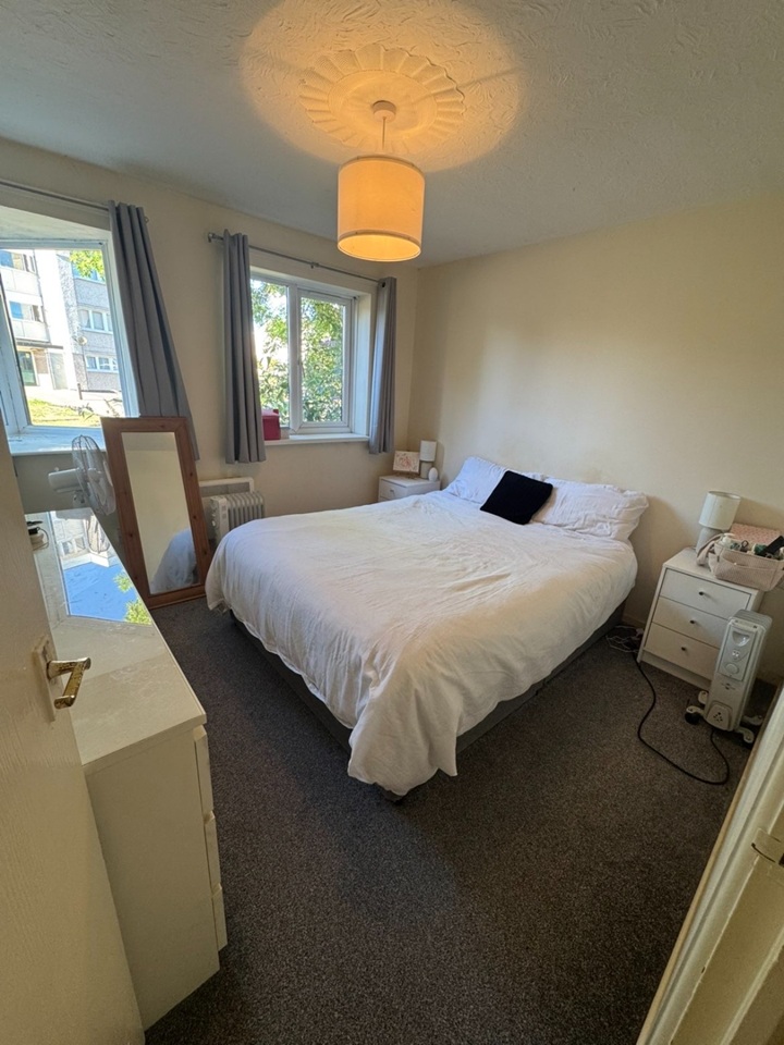 2 Bed Flat, Woodland Vale, SO19 photo 2