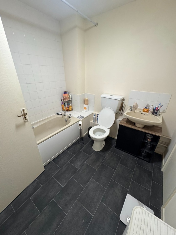 2 Bed Flat, Woodland Vale, SO19 photo 4