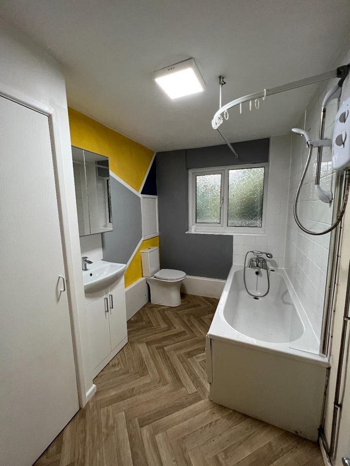3 Bed Flat, Lockett Gardens, M3 photo 5