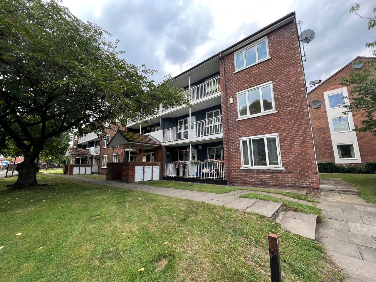 3 Bed Flat, Lockett Gardens, M3