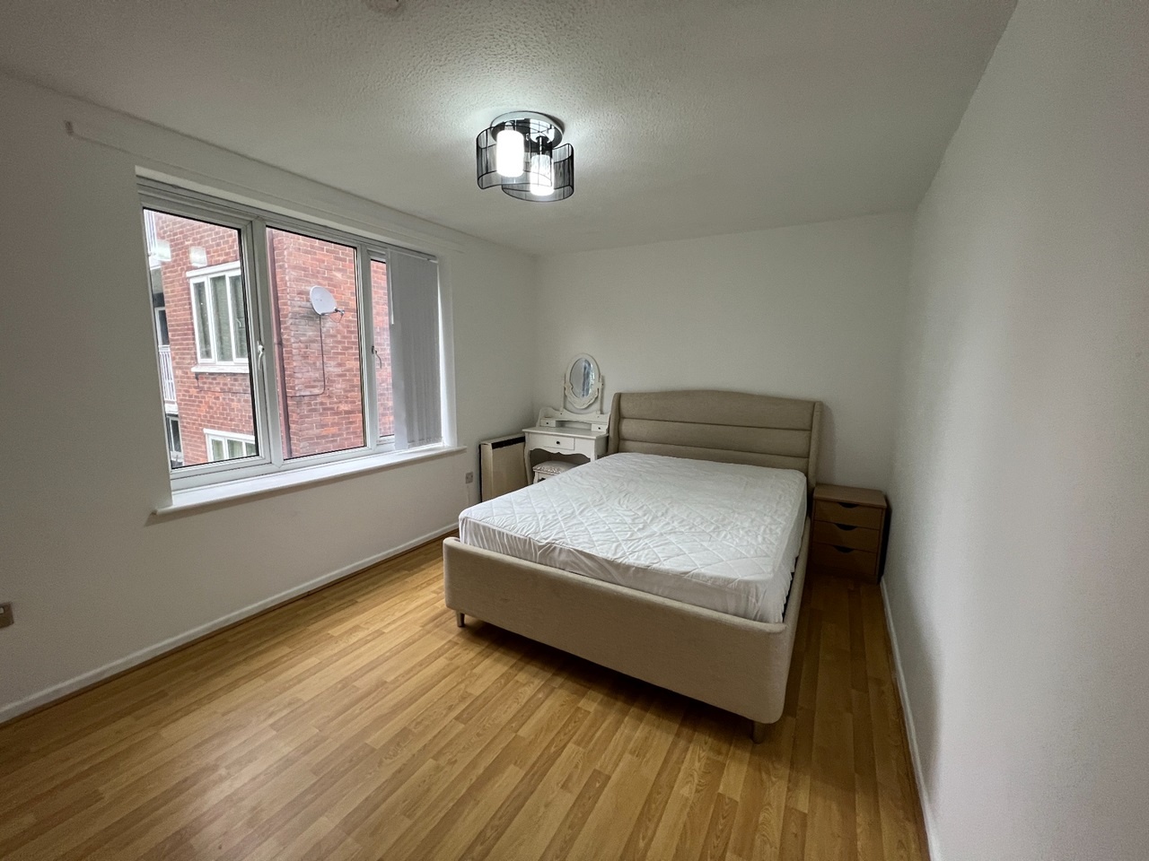 3 Bed Flat, Lockett Gardens, M3 photo 4