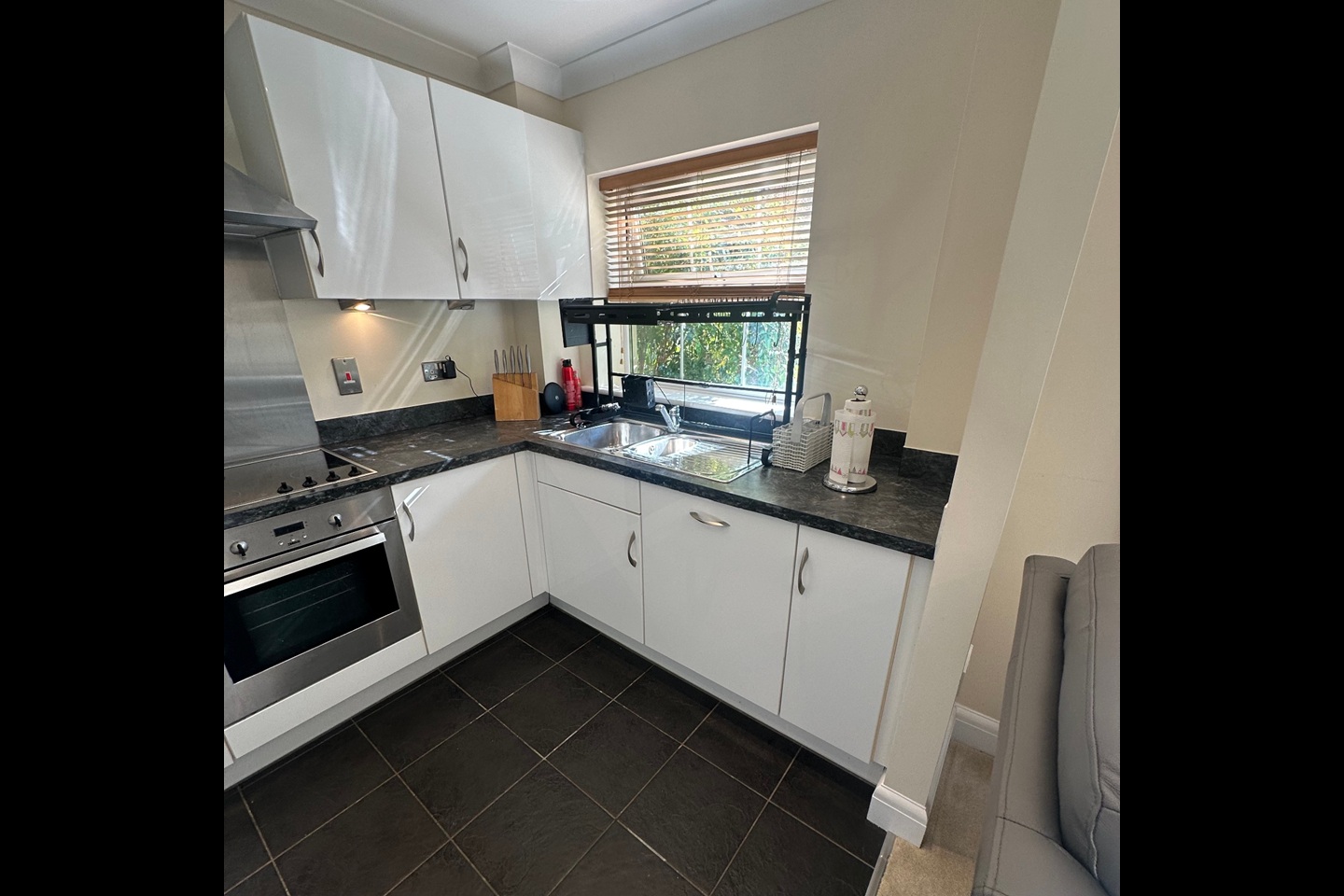 2 Bed Flat, Reliance Way, OX4 photo 2