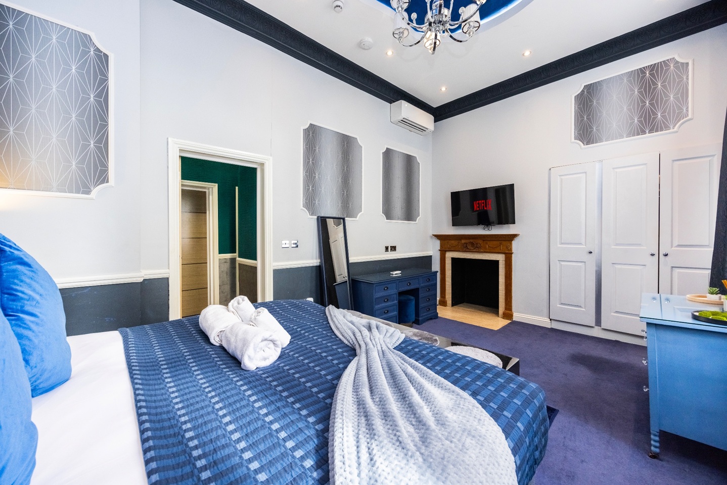 1 Bed Flat, Welbeck St, W1G photo 2
