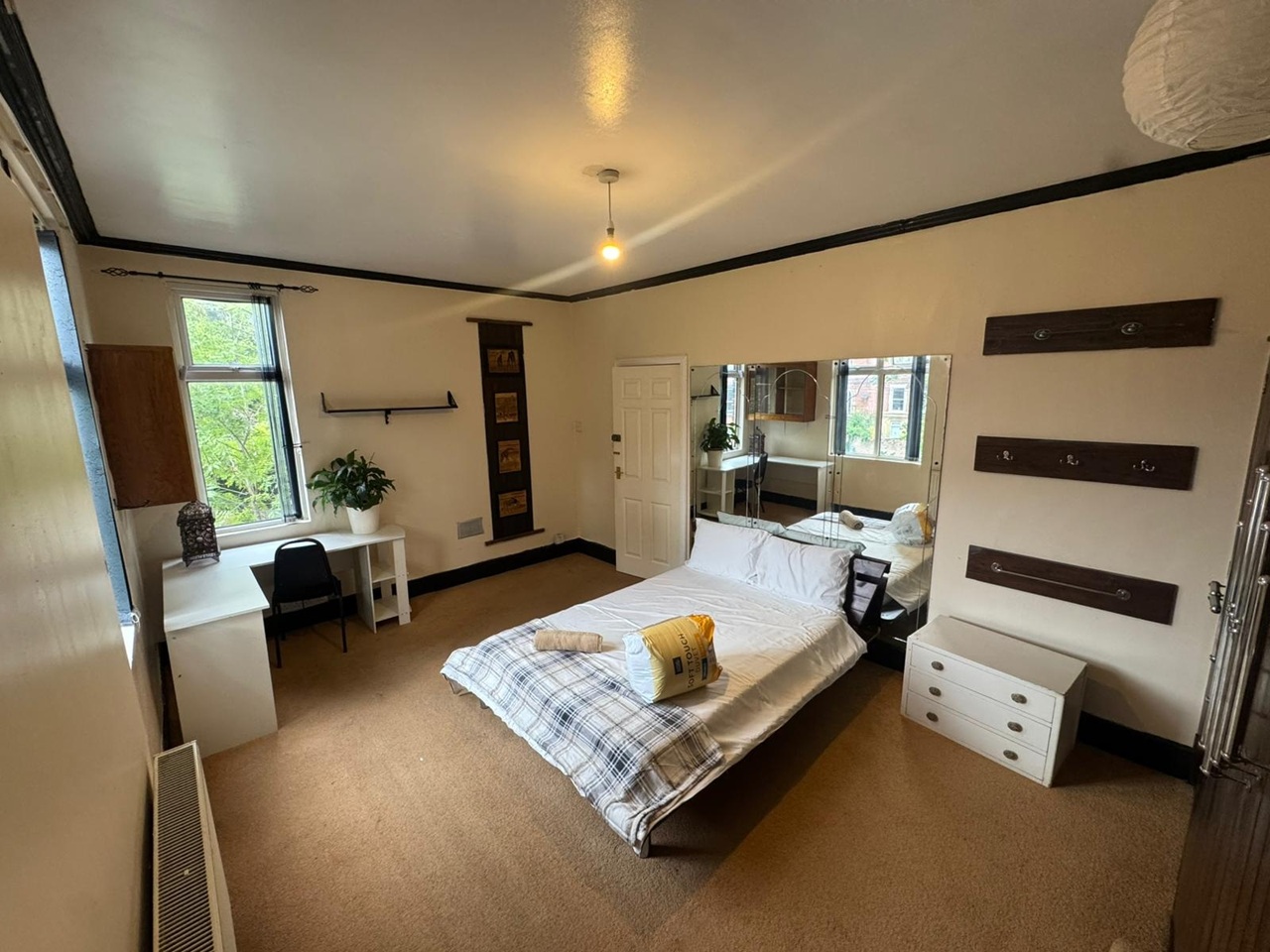 2 Bed Flat, Raleigh St, NG7 photo 2