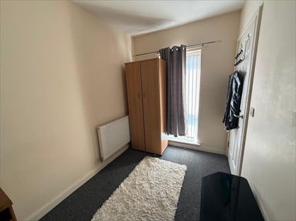 Room in a Shared House, Patey St, M12