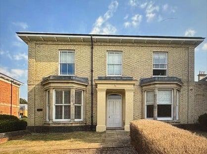 3 Bed Flat, Winton Villa, NN1