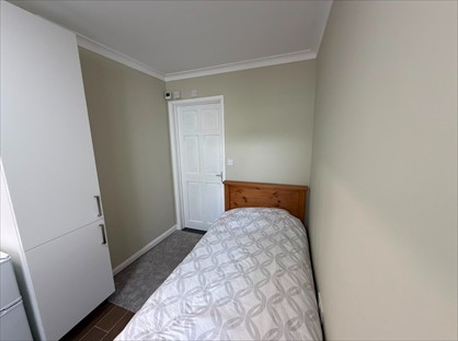 Studio Flat, Highwood Gardens, IG5