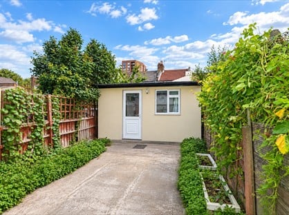 4 Bed Terraced House, Stamford Road, E6