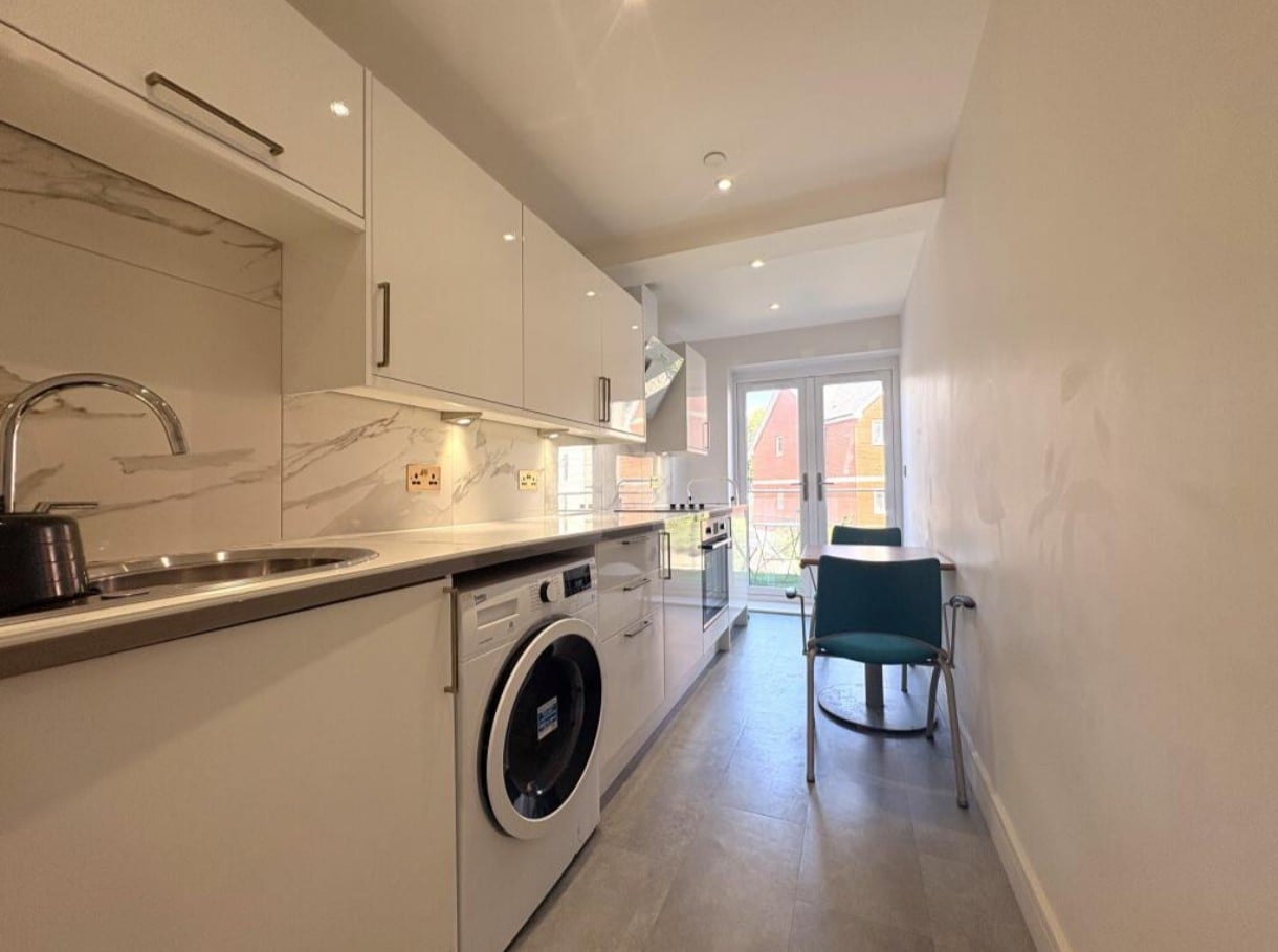 Studio Flat, Connaught Road, CF24