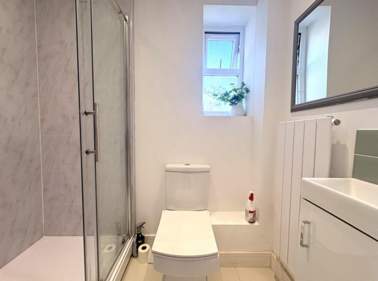 Studio Flat, Connaught Road, CF24 photo 5
