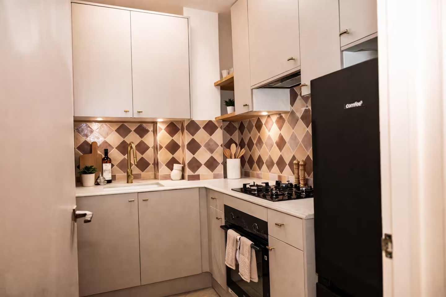 1 Bed Flat, Chesterton Road, W10 photo 3
