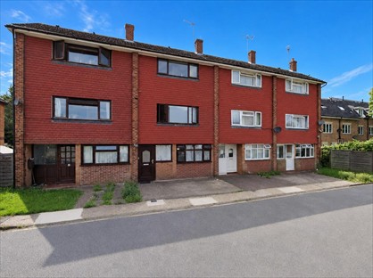Studio Flat, Bettles Close, UB8